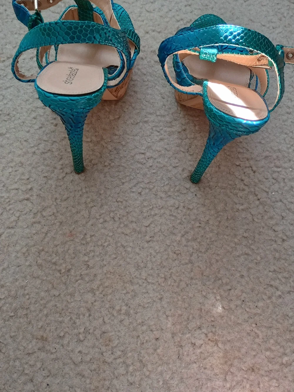 ShoeDazzle teal and blue snakeskin textured strappy platform wedge heels  9.5